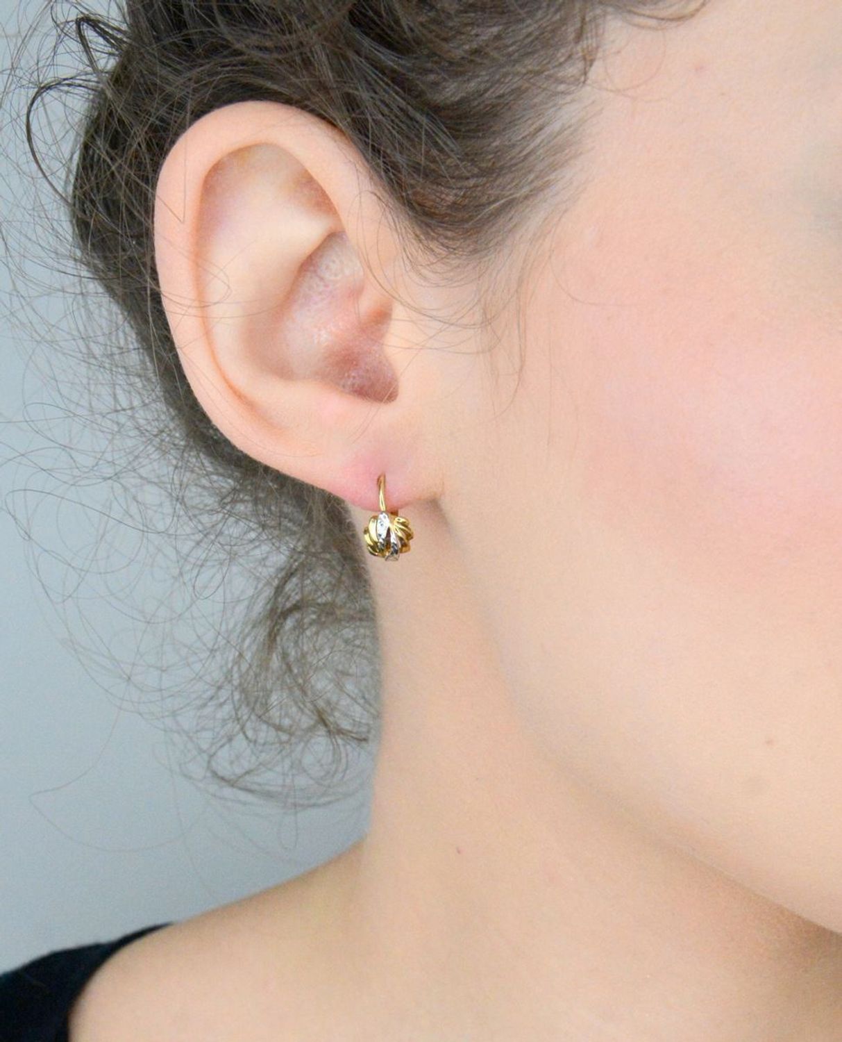 Kolczyki złote dla dziewczynki żółte i białe złoto 333. Urocze kolczyki dla małej dziewczynki, wykonane z wysokiej jakości złota próby 333. Kolczyki łączą eleganckie żółte 1.jpg